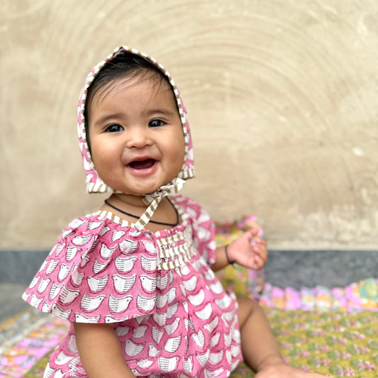 Baby 3 set of Bonnet / Frock / Bloomers 【Chick】