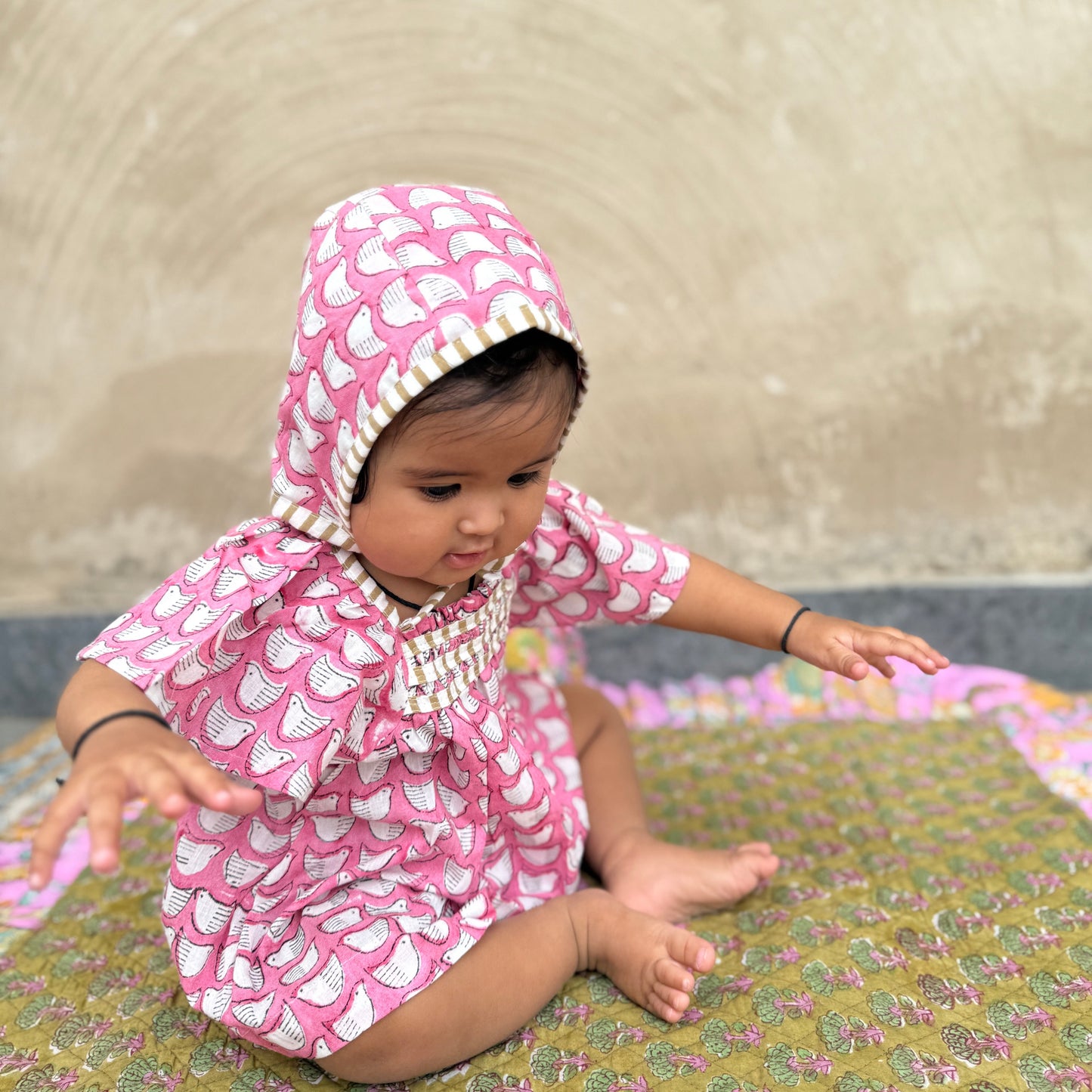 Baby 3 set of Bonnet / Frock / Bloomers 【Chick】