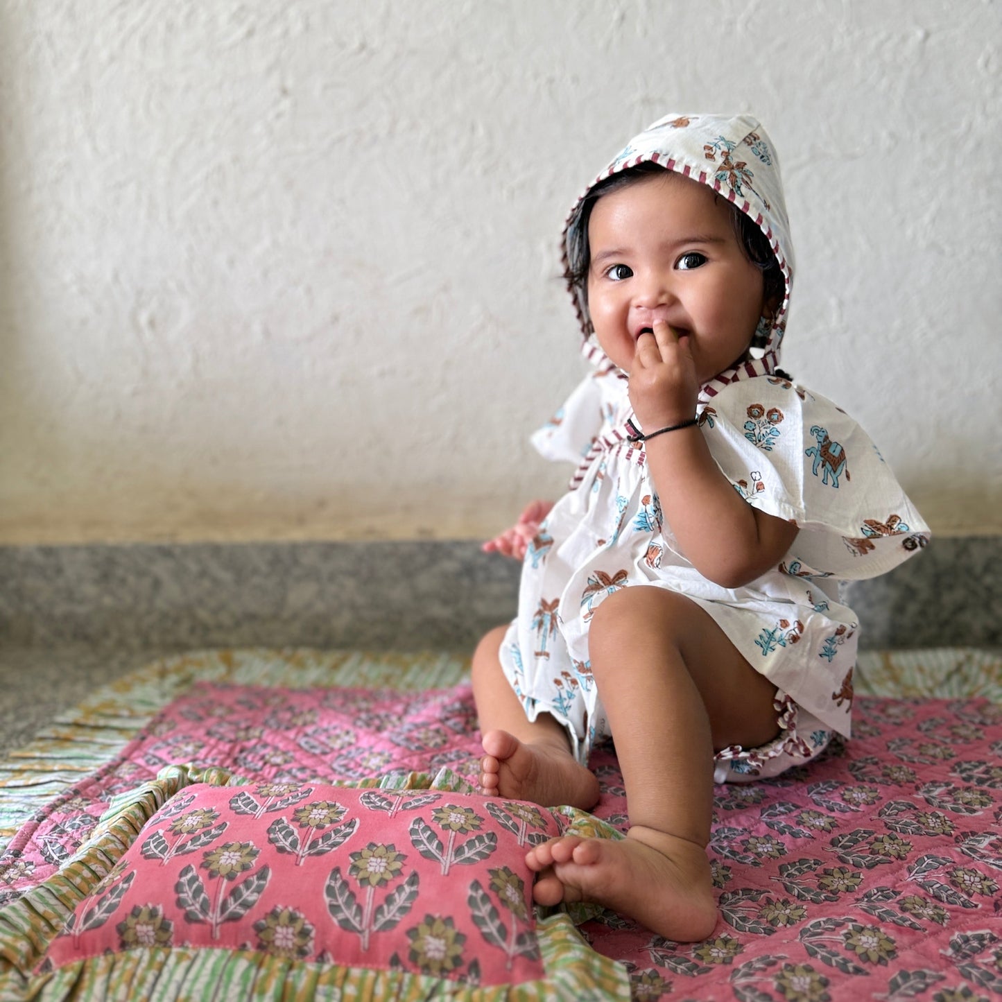 Baby 3 set of Bonnet / Frock / Bloomers 【White 3 colors】