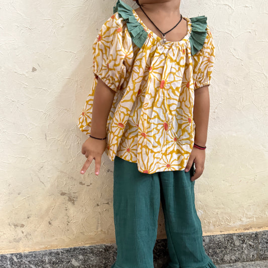 Daisy Flower Print Frill blouse