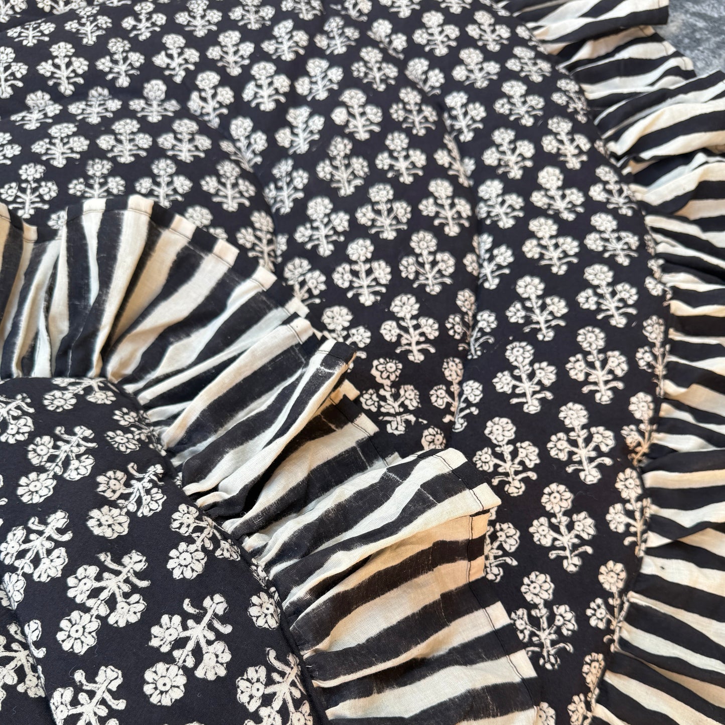 Baby Quilt Play Mat Heart Frill -Black × Black Stripe-