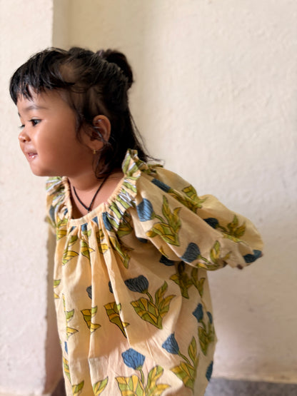 Ruffle Neck Flower Balloon Tunic